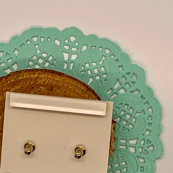 Gold ball post earrings - Picture 3 of 3